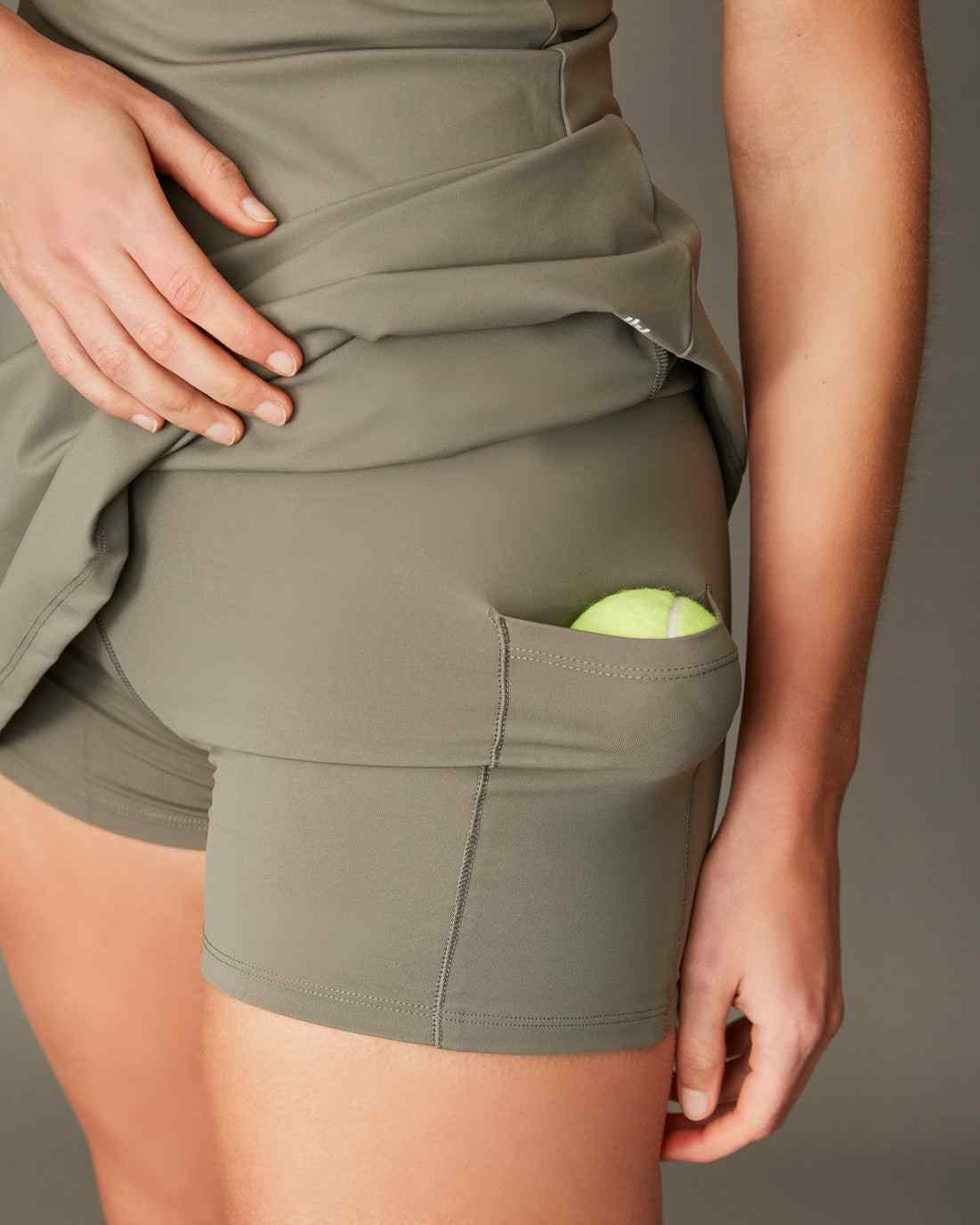 Vestido deportivo verde oliva talla M