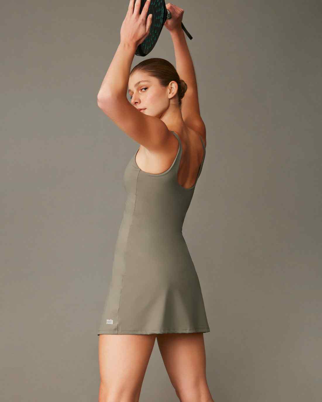 Vestido deportivo verde oliva talla M